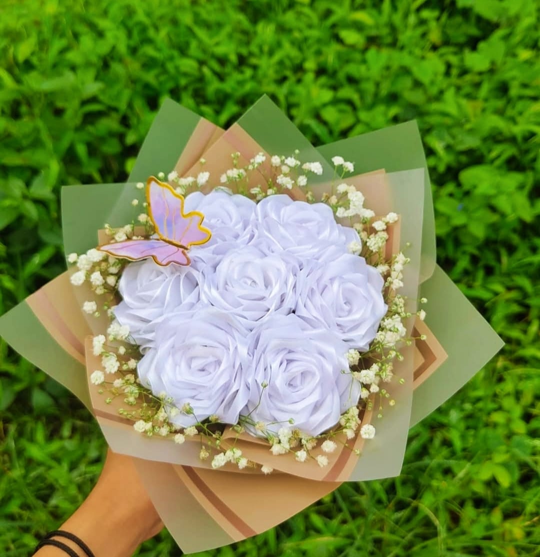 Handmade White Flowers Bouquet | Elegant & Timeless Floral Gift